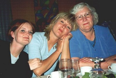 It's getting late - thinks Marianne, Lotte, and GrandMa Karin