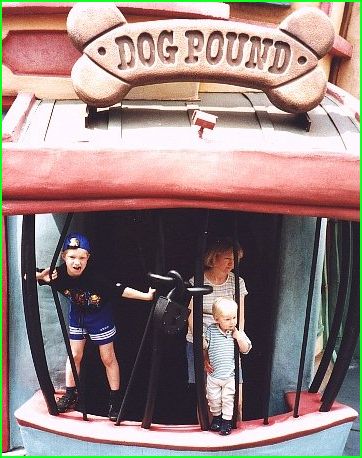 Breaking out of jail (in Disneyland)