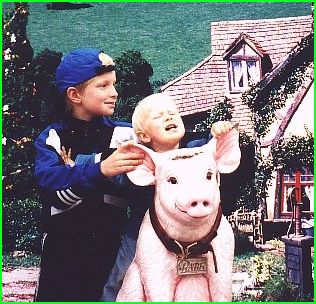 Daniel is squealing like a pig (and the pig is Babe - at Universal Studios)