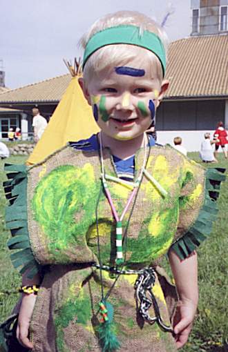 Daniel had his face-painting done by Nicolai (Looking Good!)